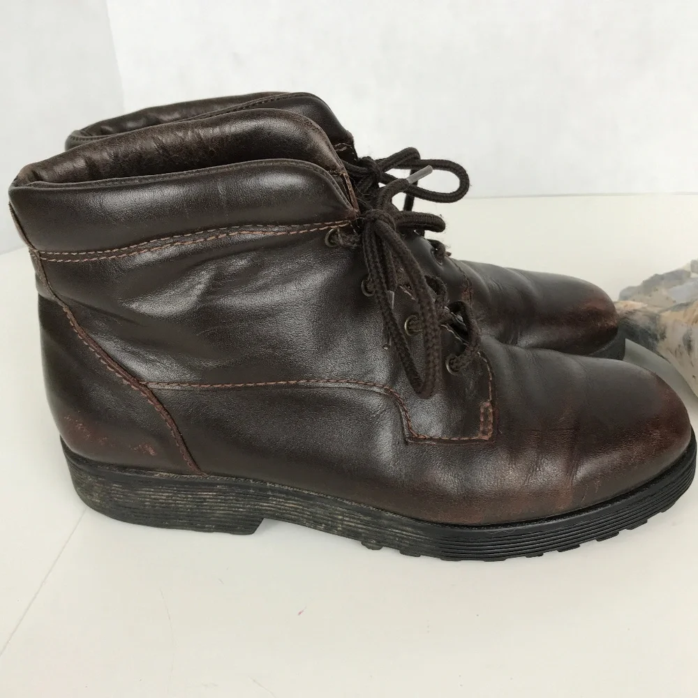 KHOMBU Sz 6 Tie Booties